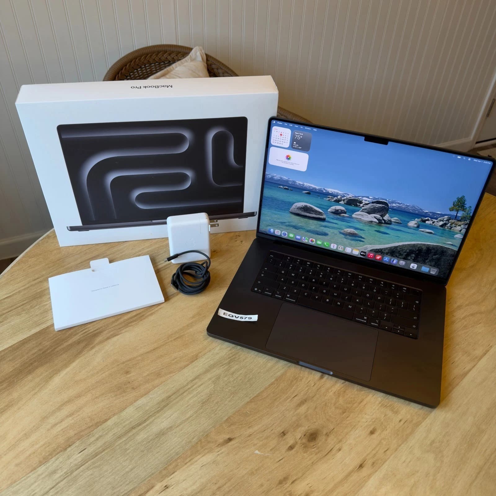 Apple MacBook Pro 16" M1 MAX 32GB 2TB 10 CPU/32 GPU Space Gray ***immaculate*** - Image 1