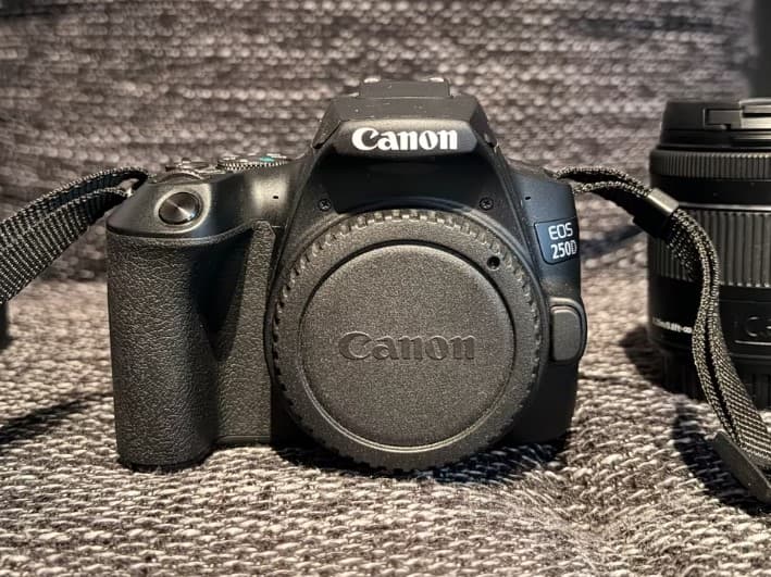 Canon EOS 250D DSLR Kit – 2 Lenses + Accessories – like new - Image 1