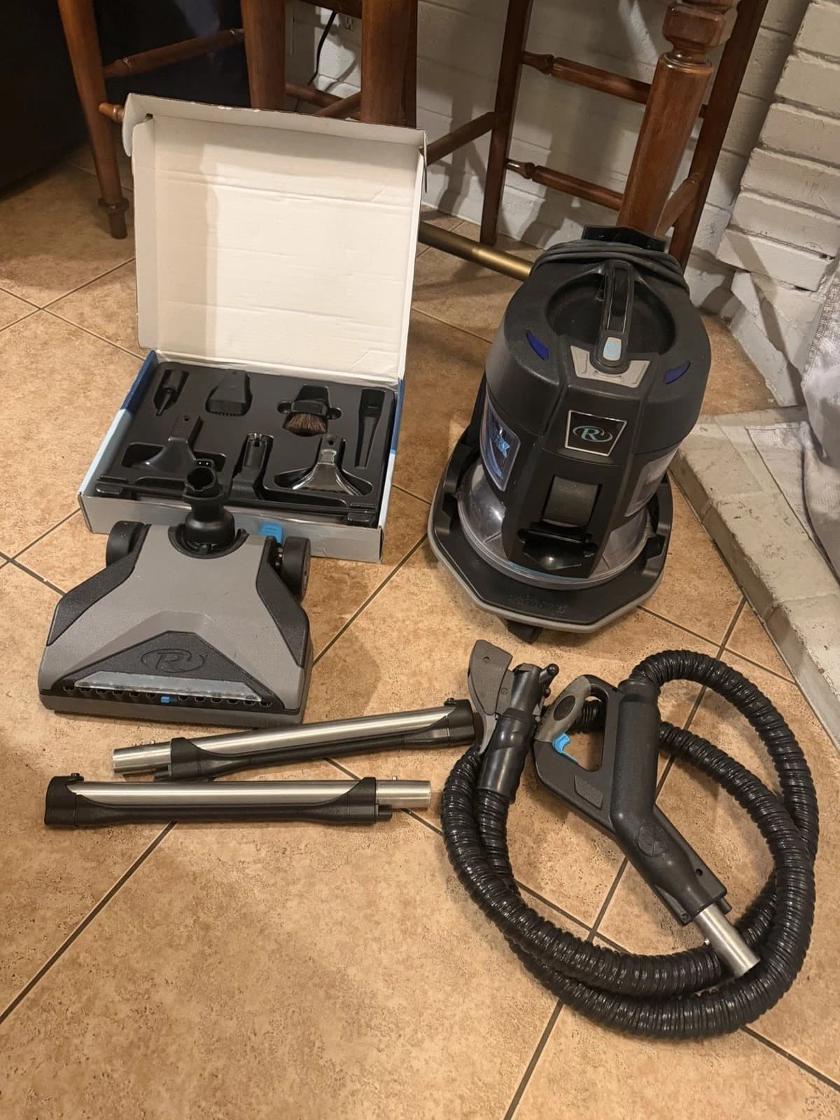 Rainbow SRX Vacuum w/attachments - Image 1